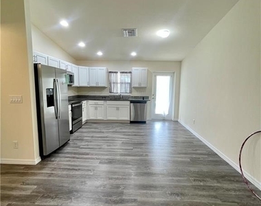 5029 W Hummingbird Drive - Photo Thumbnail 2