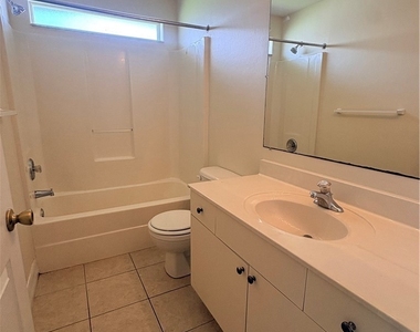 1713 Sw 33rd Terrace - Photo Thumbnail 8