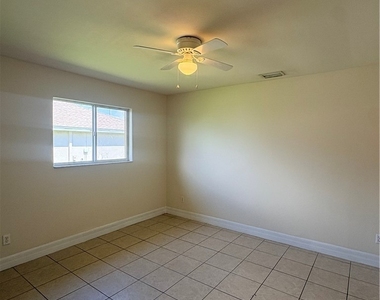 1713 Sw 33rd Terrace - Photo Thumbnail 5