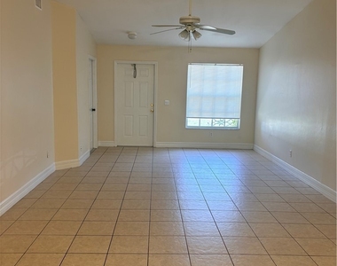 1713 Sw 33rd Terrace - Photo Thumbnail 3