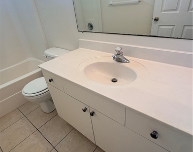 1713 Sw 33rd Terrace - Photo Thumbnail 6