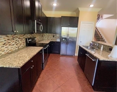 2427 Ashbury Circle - Photo Thumbnail 2