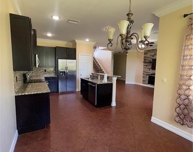 2427 Ashbury Circle - Photo Thumbnail 3
