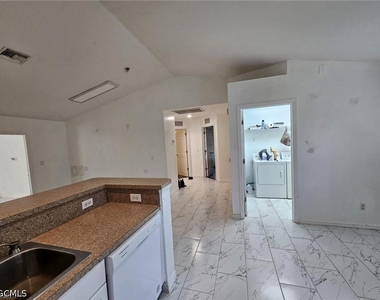 3005 40th Street W - Photo Thumbnail 4