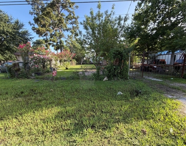 14005 Longview Street - Photo Thumbnail 3