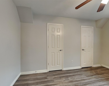 10931 S Falls Terrace - Photo Thumbnail 13