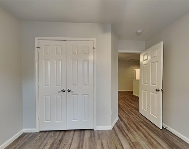 10931 S Falls Terrace - Photo Thumbnail 18