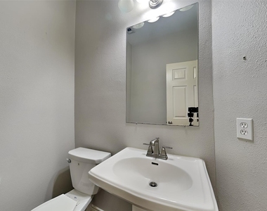 10931 S Falls Terrace - Photo Thumbnail 7