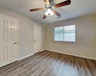 10931 S Falls Terrace - Photo Thumbnail 12