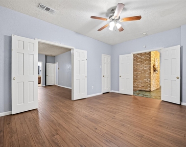 8103 Oak Moss Drive - Photo Thumbnail 10