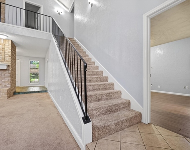8103 Oak Moss Drive - Photo Thumbnail 13