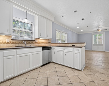 8103 Oak Moss Drive - Photo Thumbnail 21