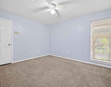 8103 Oak Moss Drive - Photo Thumbnail 37