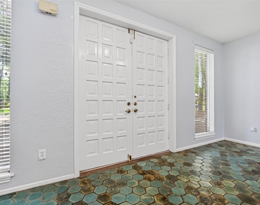 8103 Oak Moss Drive - Photo Thumbnail 7