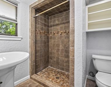 8103 Oak Moss Drive - Photo Thumbnail 31