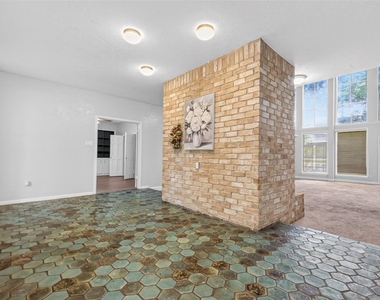 8103 Oak Moss Drive - Photo Thumbnail 8