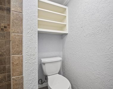 8103 Oak Moss Drive - Photo Thumbnail 32