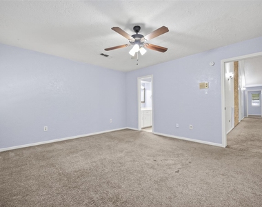 8103 Oak Moss Drive - Photo Thumbnail 41