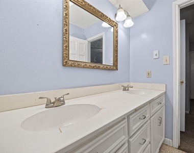 8103 Oak Moss Drive - Photo Thumbnail 35