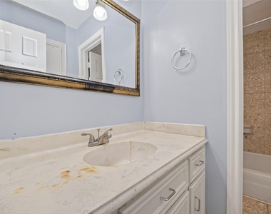8103 Oak Moss Drive - Photo Thumbnail 43
