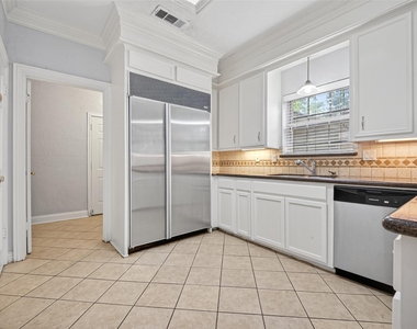 8103 Oak Moss Drive - Photo Thumbnail 20