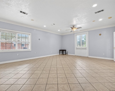 8103 Oak Moss Drive - Photo Thumbnail 18