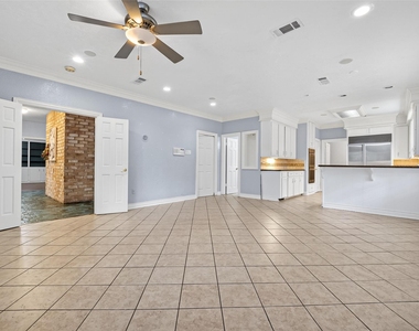 8103 Oak Moss Drive - Photo Thumbnail 19