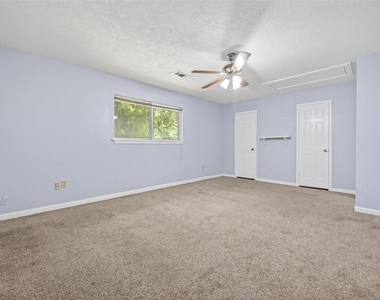8103 Oak Moss Drive - Photo Thumbnail 28