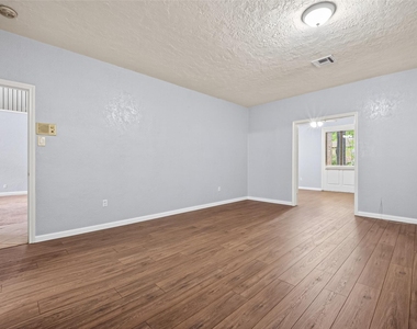 8103 Oak Moss Drive - Photo Thumbnail 12