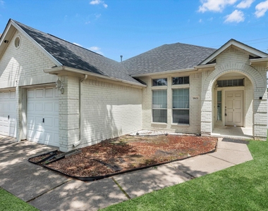 18634 S Wimbledon Drive - Photo Thumbnail 2