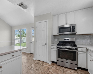 18634 S Wimbledon Drive - Photo Thumbnail 9