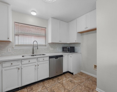 18634 S Wimbledon Drive - Photo Thumbnail 8
