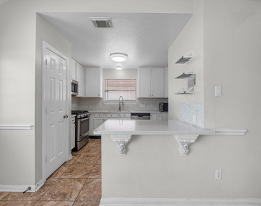 18634 S Wimbledon Drive - Photo Thumbnail 7