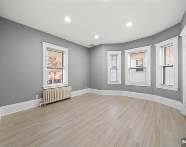 1624 Center - Photo Thumbnail 4
