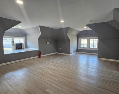 1624 Center - Photo Thumbnail 9