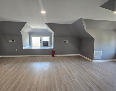1624 Center - Photo Thumbnail 10