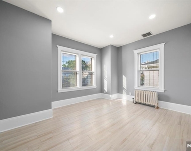 1624 Center - Photo Thumbnail 3