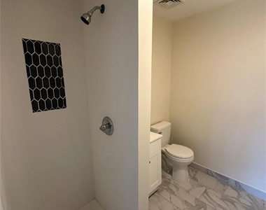 72 Winant - Photo Thumbnail 6