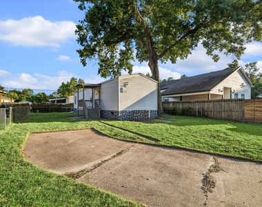 11910 Hazy Hill Drive - Photo Thumbnail 7
