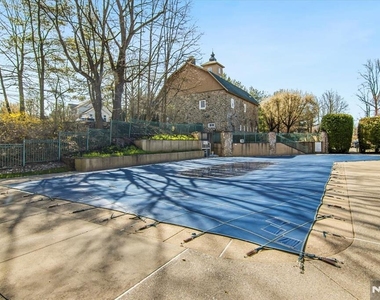 1125 Hyde Park - Photo Thumbnail 24