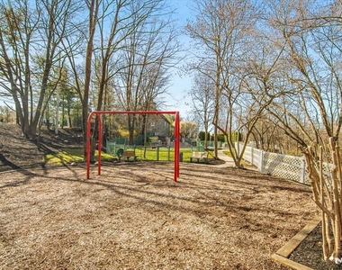 1125 Hyde Park - Photo Thumbnail 26