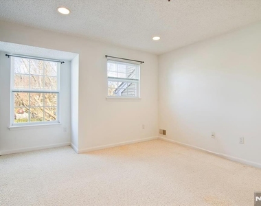 1125 Hyde Park - Photo Thumbnail 11