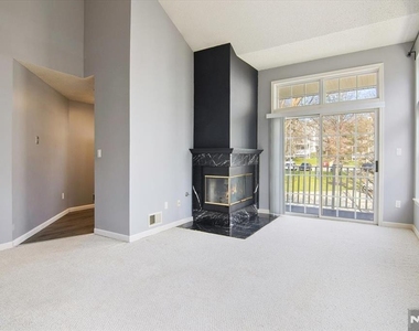 1125 Hyde Park - Photo Thumbnail 3