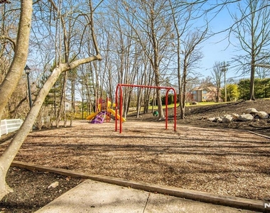 1125 Hyde Park - Photo Thumbnail 25