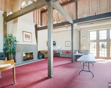 1125 Hyde Park - Photo Thumbnail 21