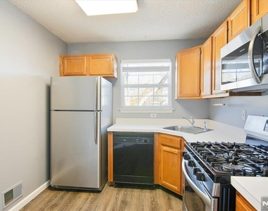 1125 Hyde Park - Photo Thumbnail 6