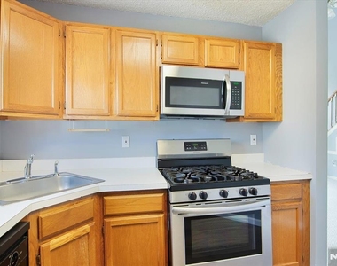 1125 Hyde Park - Photo Thumbnail 7
