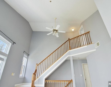 1125 Hyde Park - Photo Thumbnail 9