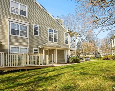 1125 Hyde Park - Photo Thumbnail 2