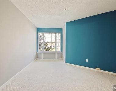 1125 Hyde Park - Photo Thumbnail 18